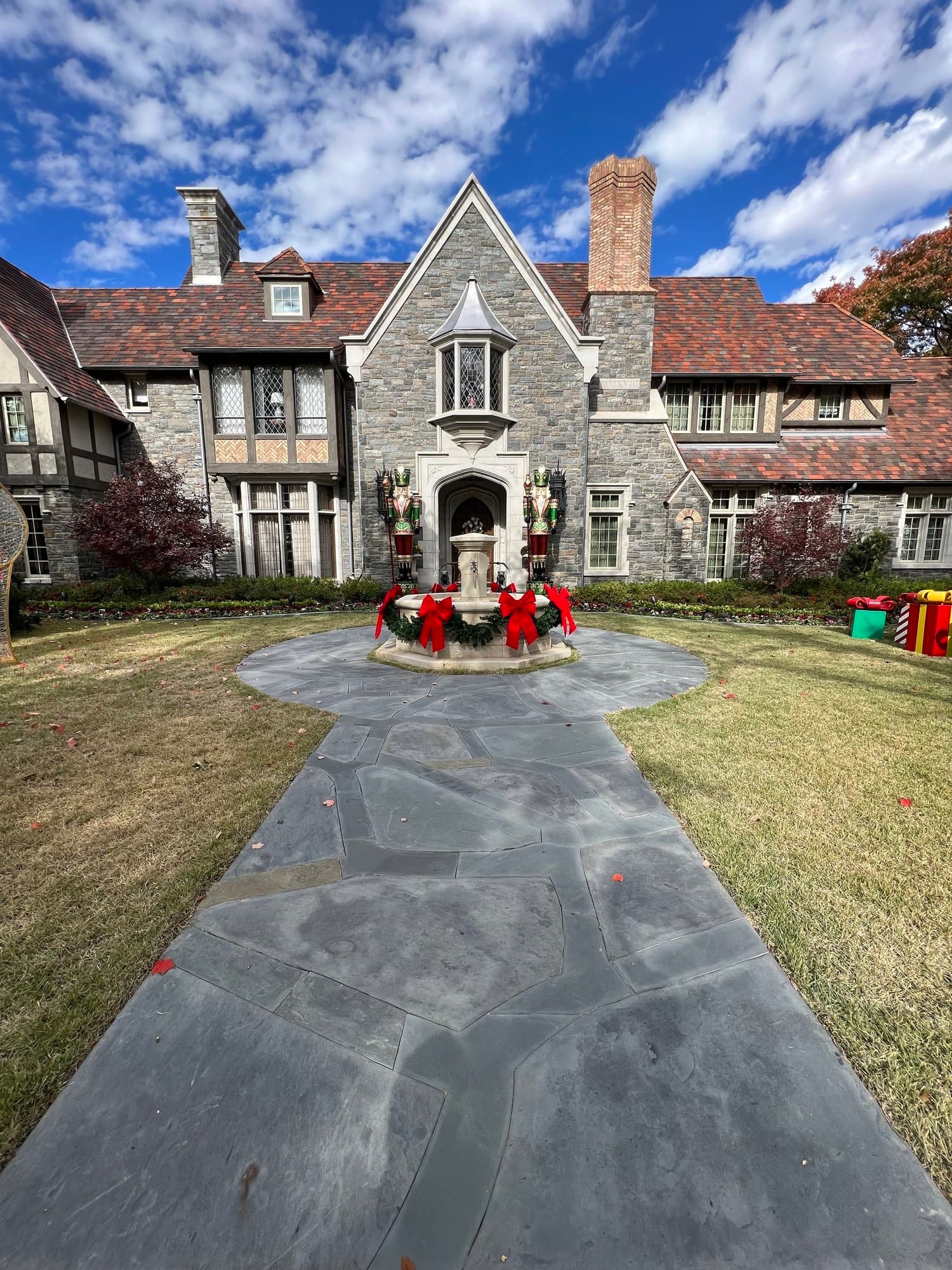 BEL Exterior